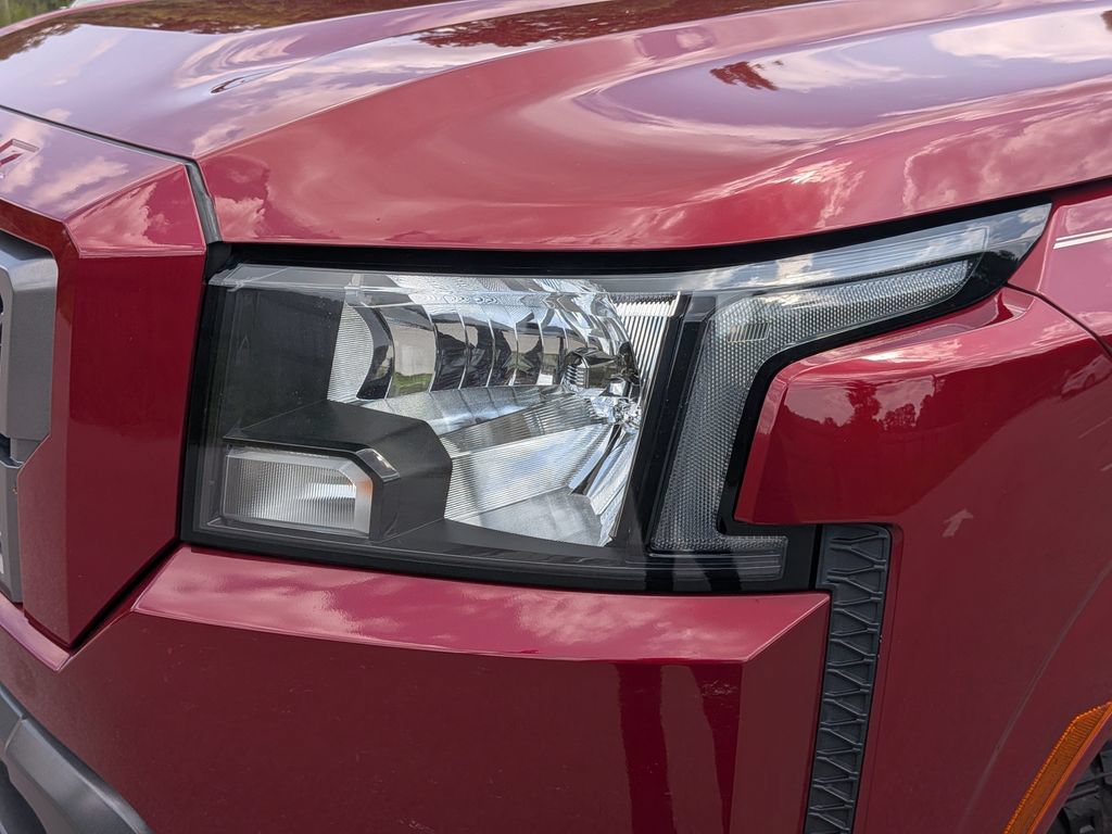 Used 2022 Nissan Frontier SV AWD/4WD image 7