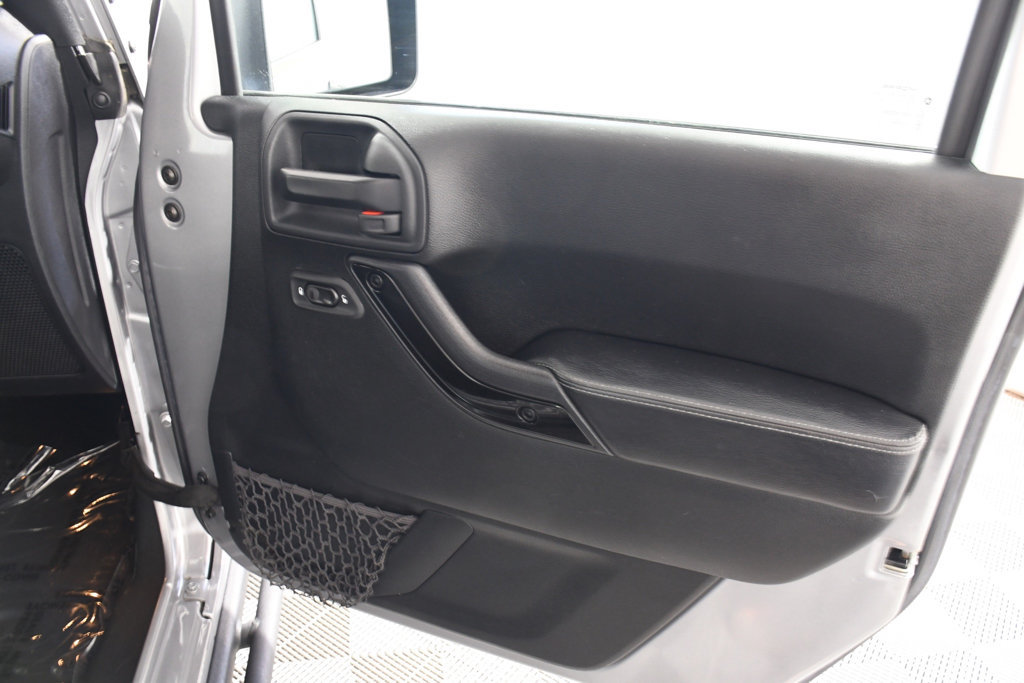 Used 2017 Jeep Wrangler Unlimited Sahara AWD/4WD image 18