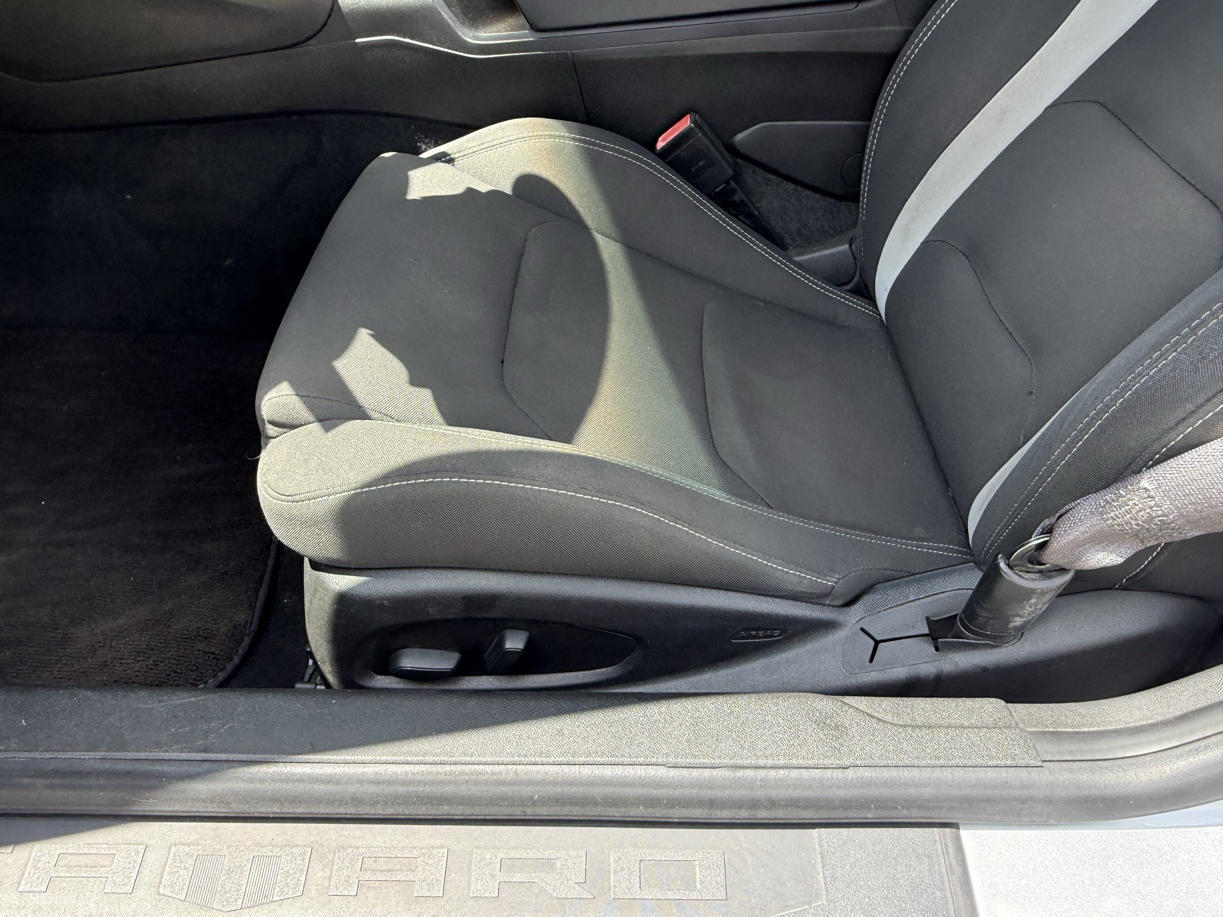 Used 2017 Chevrolet Camaro LT RWD image 28