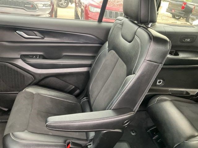 Used 2023 Jeep Grand Cherokee L Laredo AWD/4WD image 25