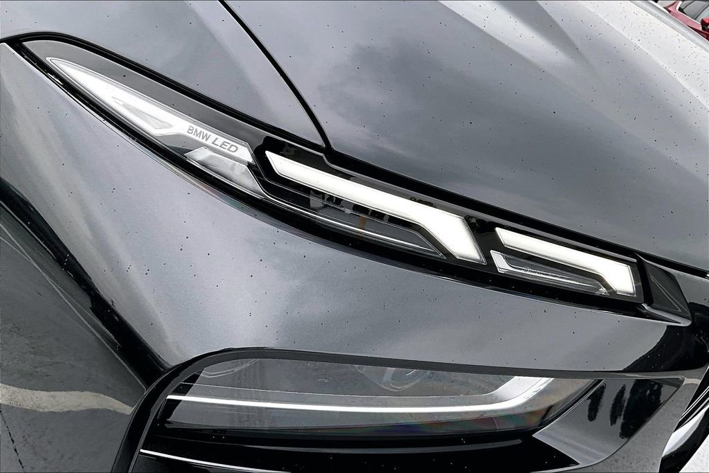 Used 2024 BMW X7 xDrive40i w/ Parking Assistance Package image 31