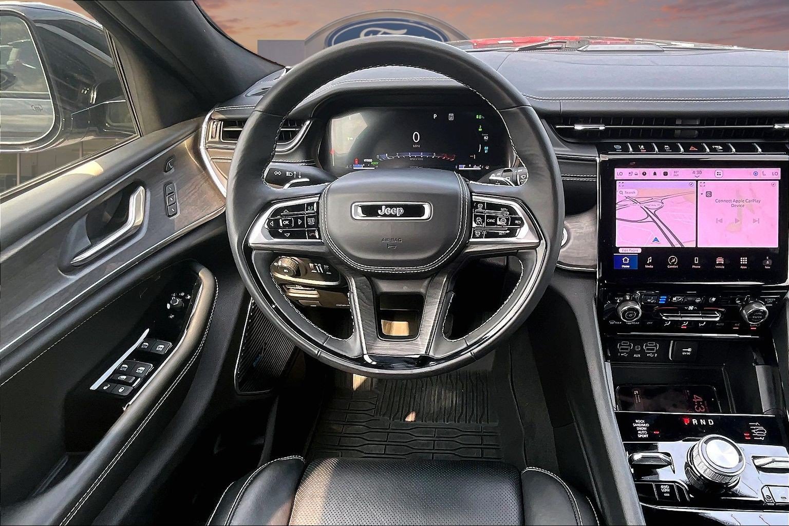 Used 2025 Jeep Grand Cherokee Overland w/ Advanced Protech Group III AWD/4WD image 5