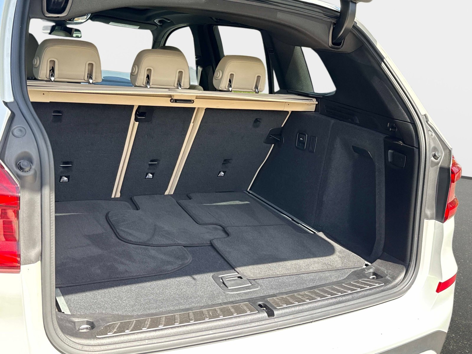 Used 2021 BMW X3 sDrive30i w/ Premium Package image 12