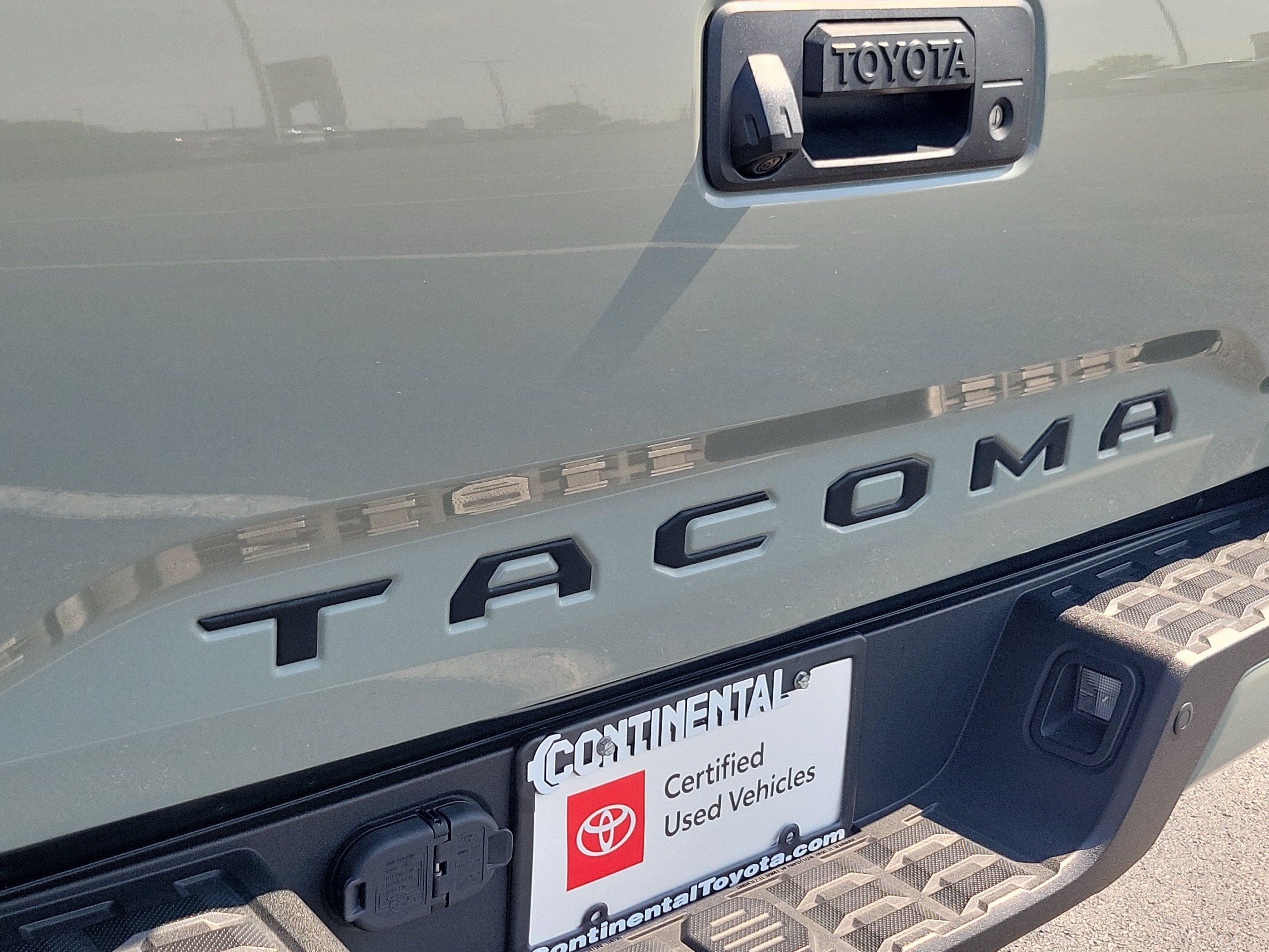 Certified 2023 Toyota Tacoma TRD Off-Road w/ Technology Package AWD/4WD image 7