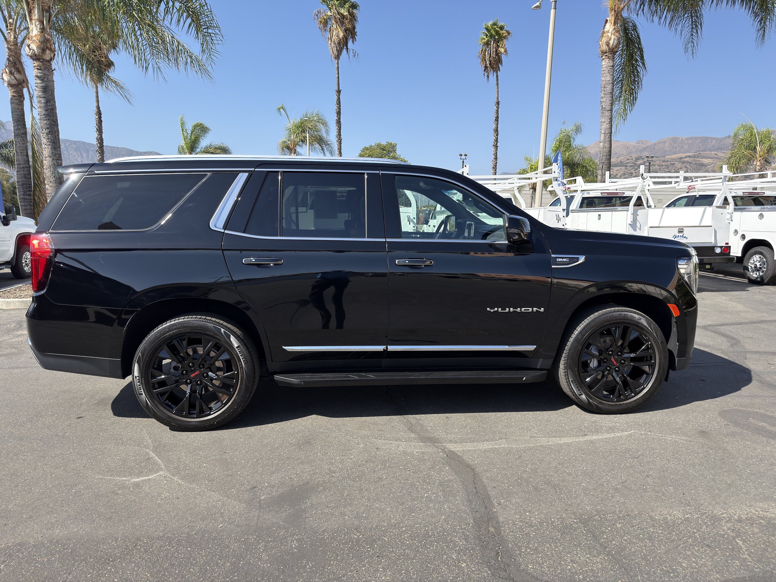 Used 2023 GMC Yukon SLT w/ SLT Luxury Package AWD/4WD image 9