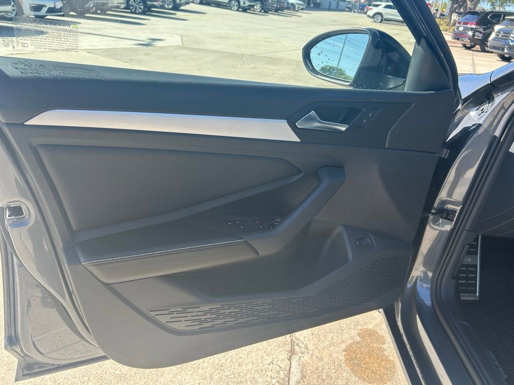 Used 2025 Volkswagen Jetta Sport image 46
