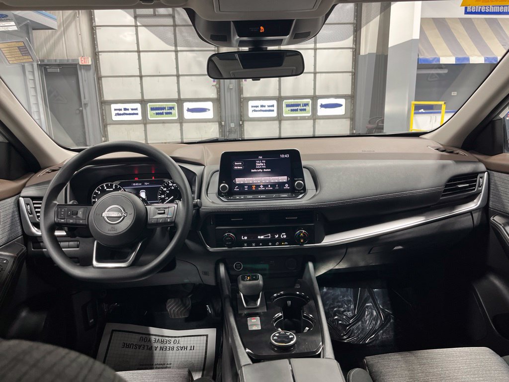 Used 2023 Nissan Rogue SV AWD/4WD image 31