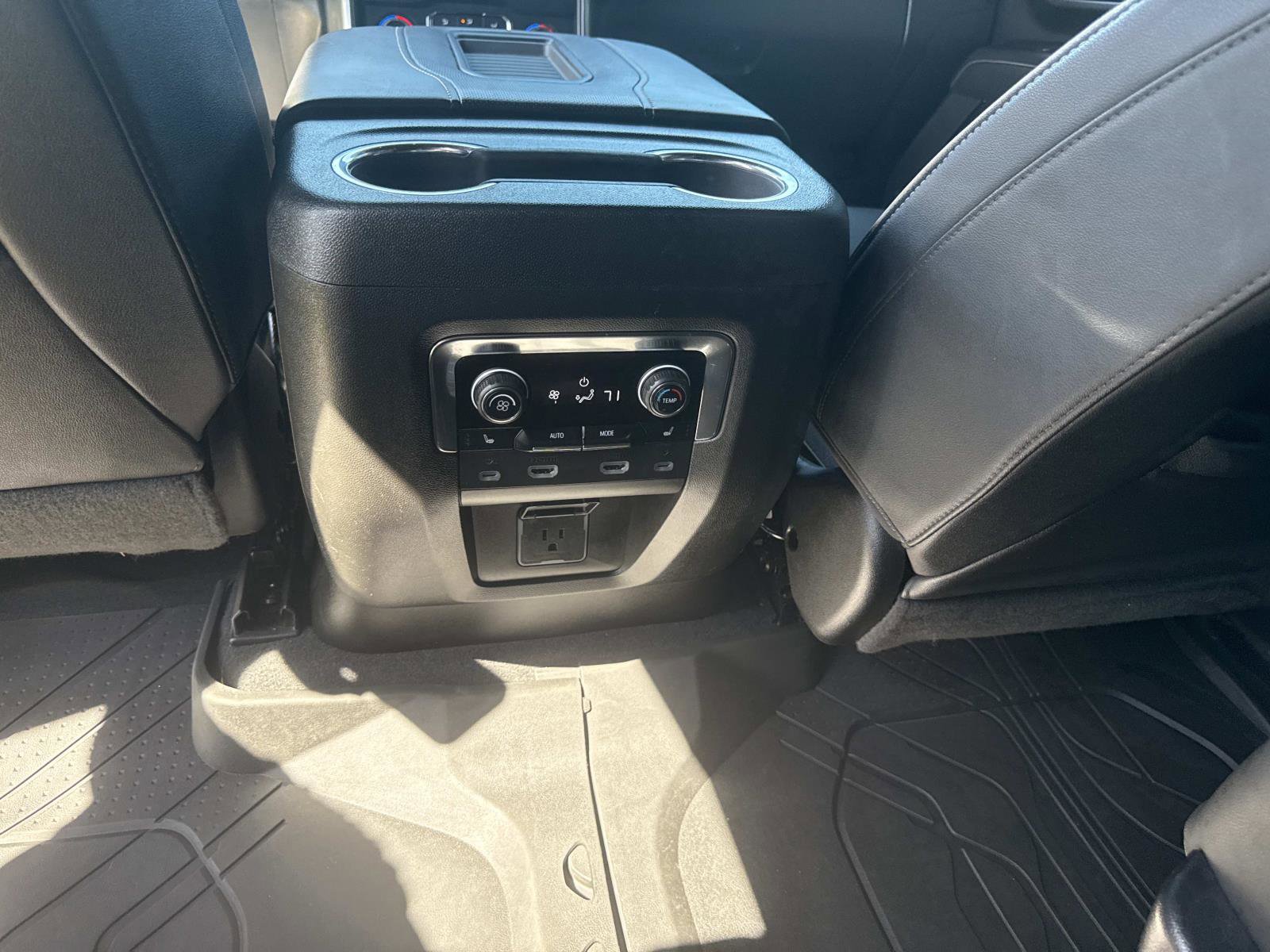 Used 2023 Chevrolet Tahoe Premier AWD/4WD image 17