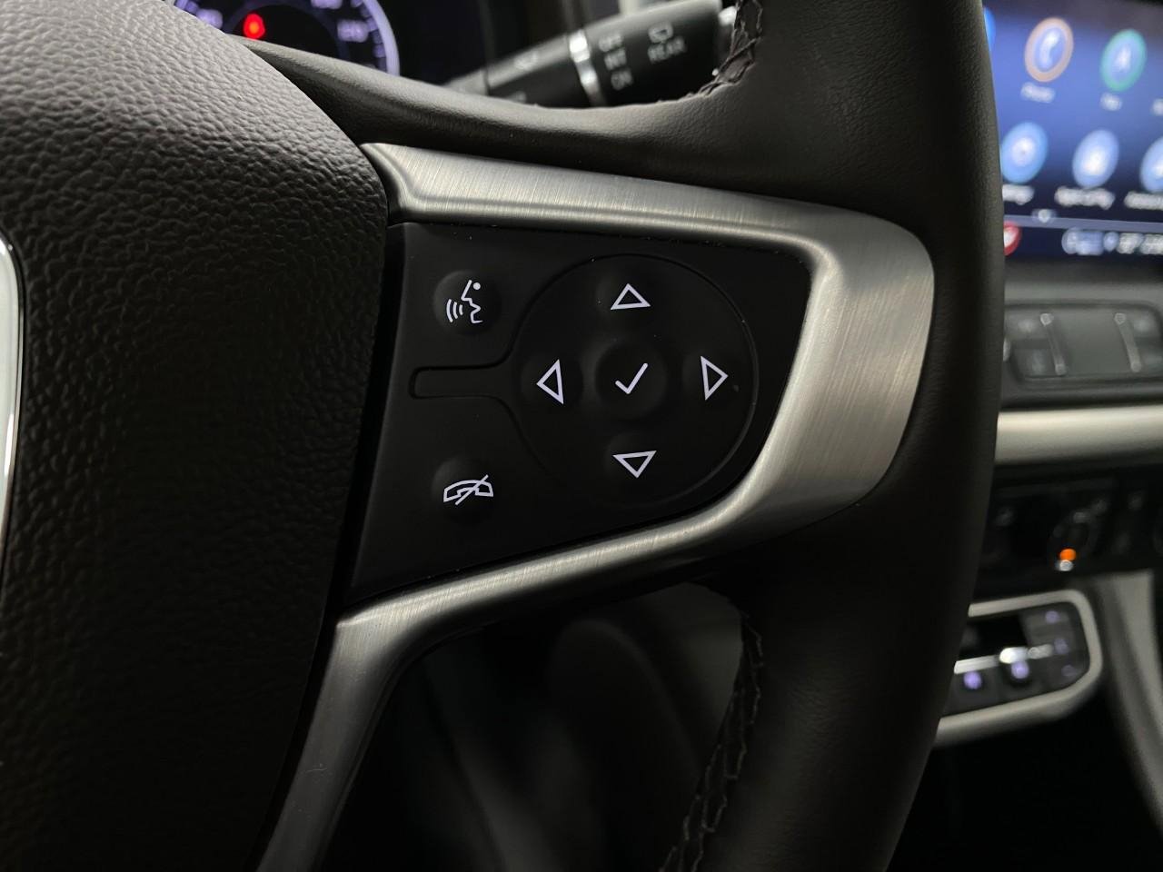 Used 2023 GMC Acadia SLT w/ Preferred Package image 17