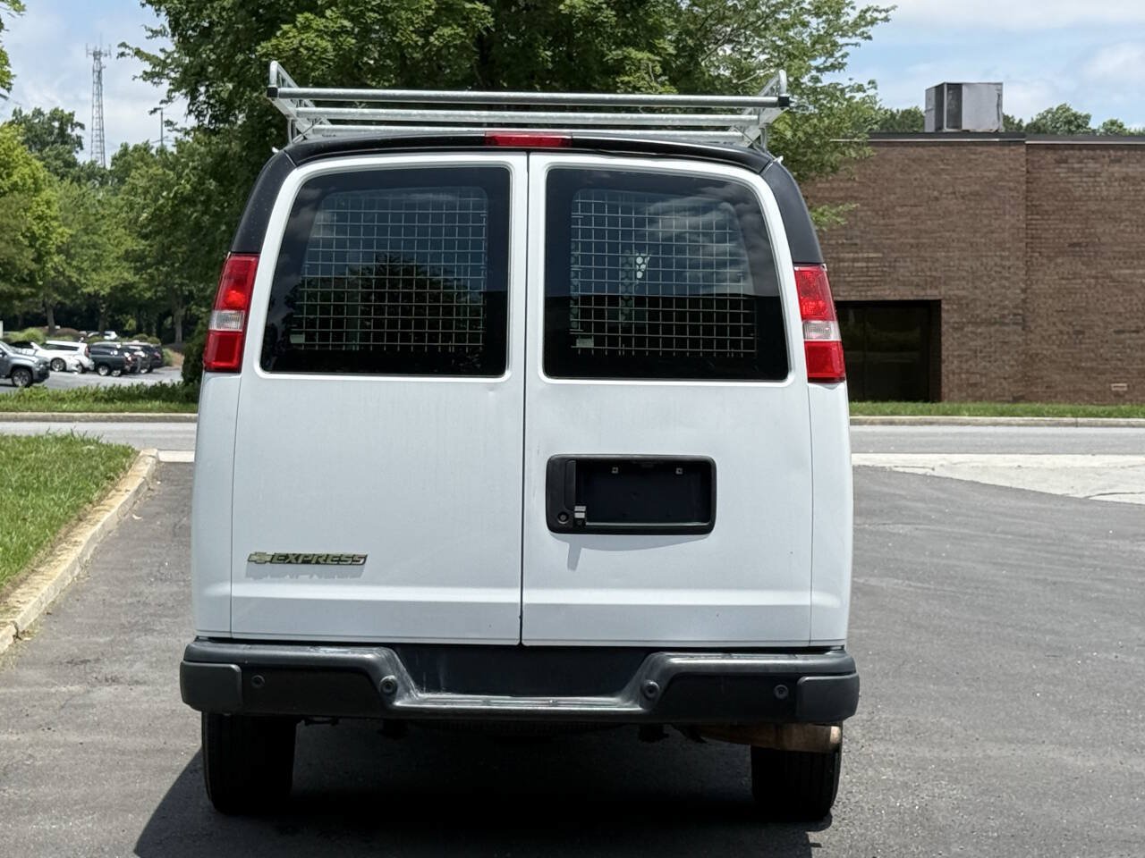 Used 2019 Chevrolet Express 2500 w/ Driver Convenience Package RWD image 5