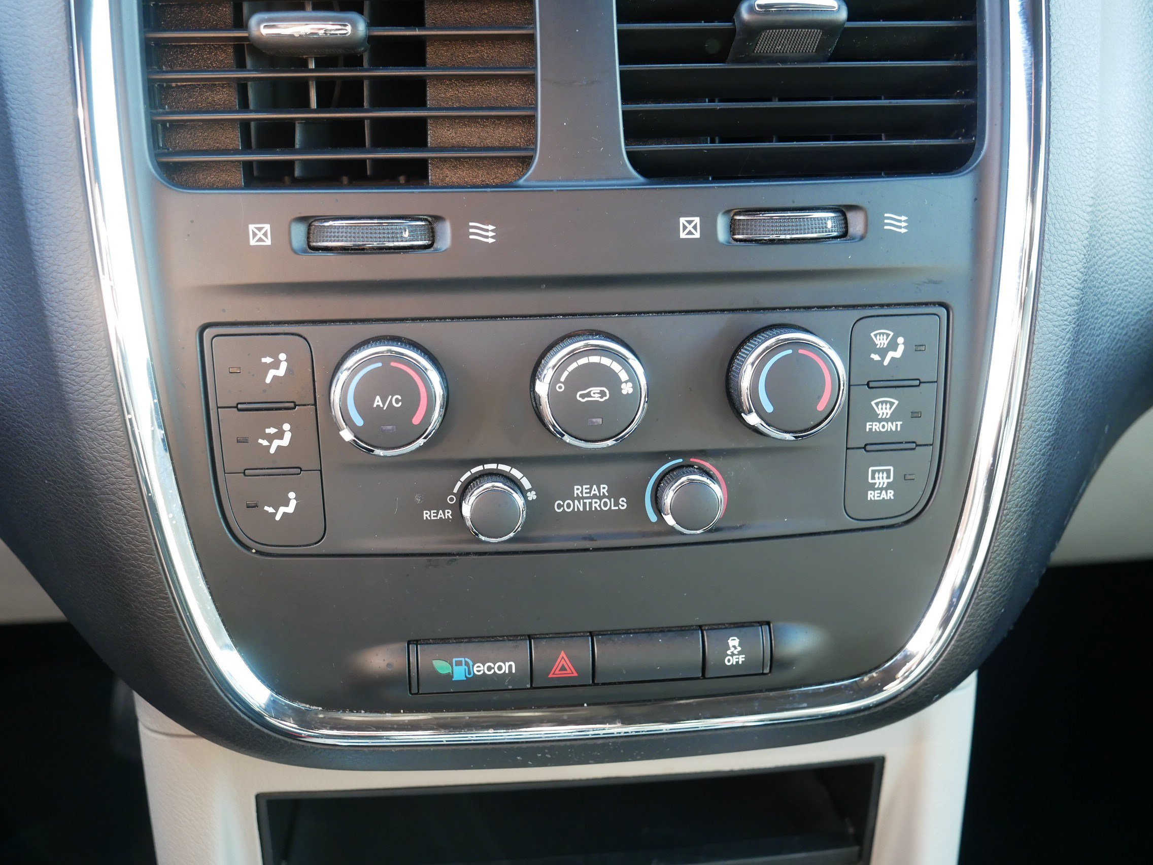 Used 2020 Dodge Grand Caravan SXT FWD image 23