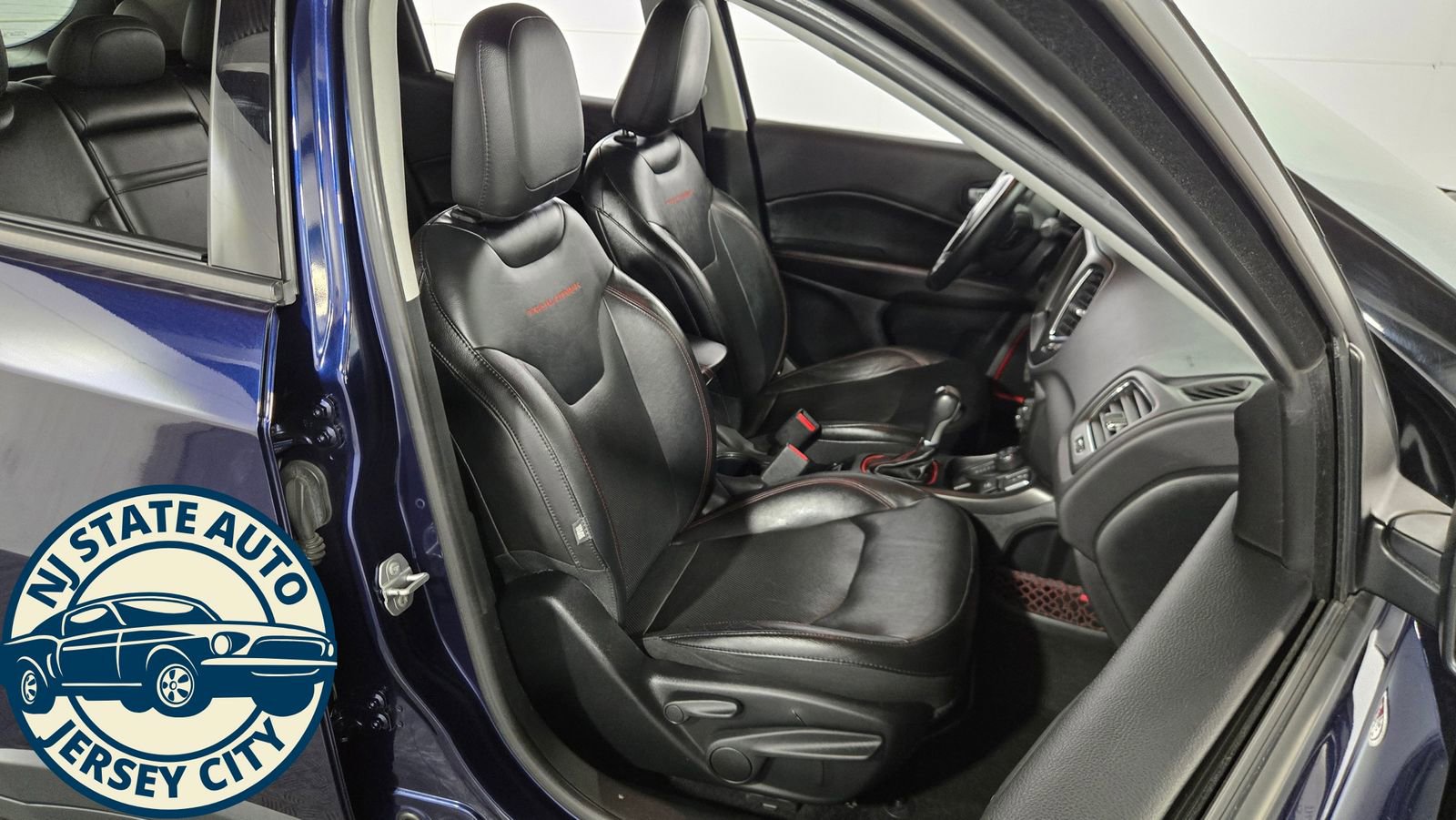 Used 2018 Jeep Compass Trailhawk w/ Leather Interior Group AWD/4WD image 39
