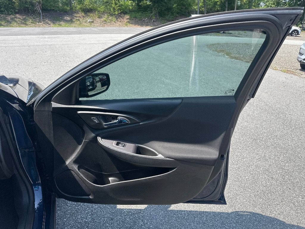 Used 2022 Chevrolet Malibu LT FWD image 21
