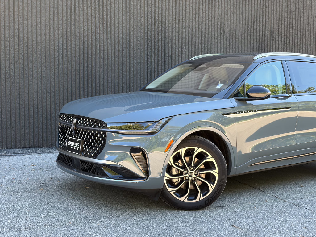 New 2026 Lincoln Nautilus Reserve AWD/4WD image 2