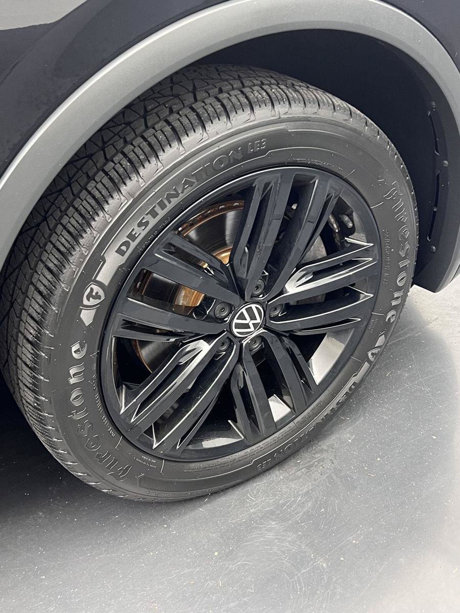 Used 2022 Volkswagen Tiguan SE R-Line FWD image 40