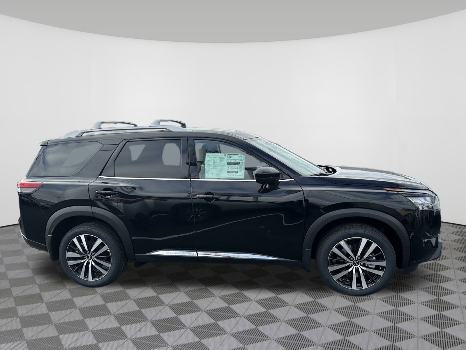 New 2025 Nissan Pathfinder Platinum image 5