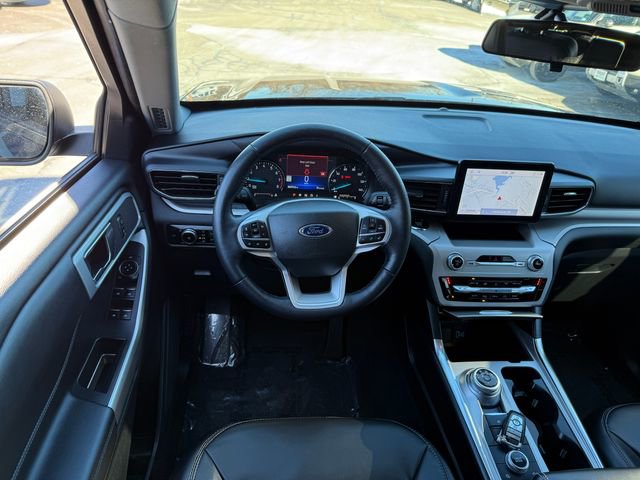 Used 2022 Ford Explorer XLT w/ Equipment Group 202A image 6