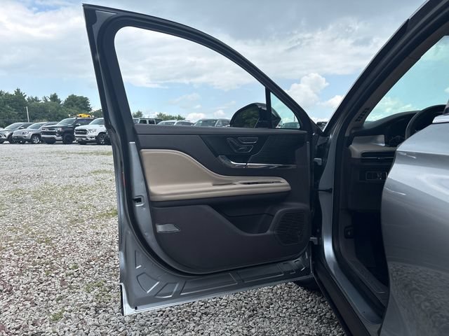Used 2022 Lincoln Corsair AWD w/ Premium Package image 22
