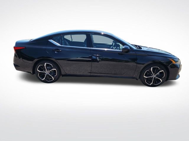 Used 2024 Nissan Altima 2.5 SR w/ SR Premium Package FWD image 7