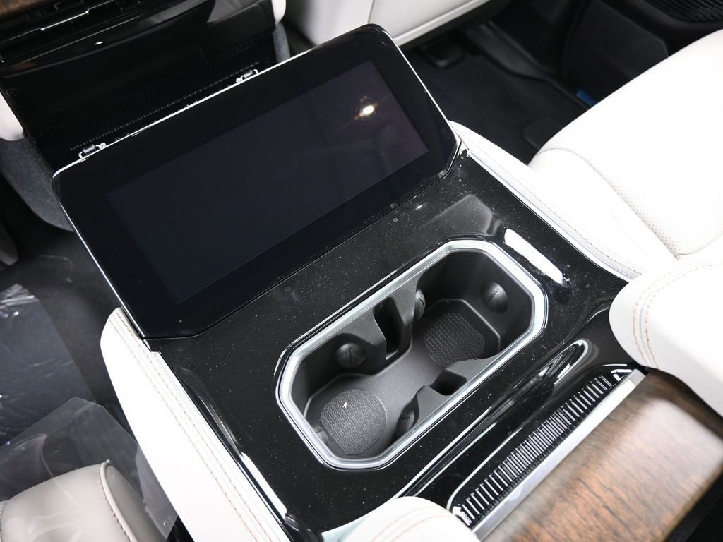 Used 2024 Jeep Grand Wagoneer L 4WD image 45