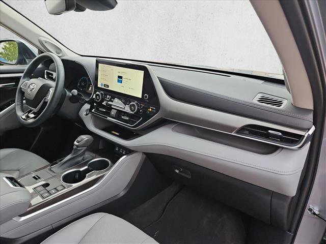 Used 2023 Toyota Highlander Limited FWD image 23