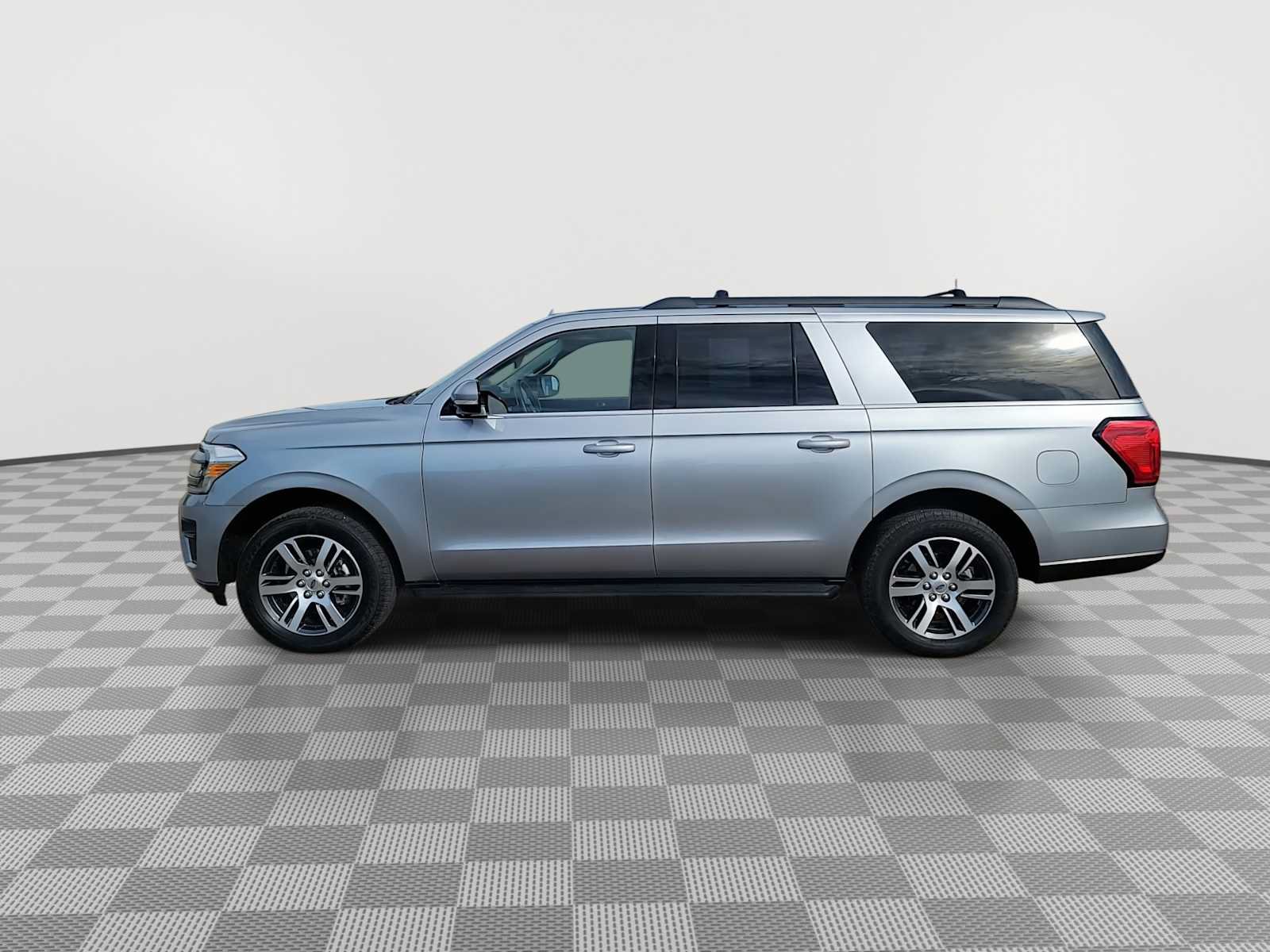 Used 2024 Ford Expedition Max XLT AWD/4WD image 5