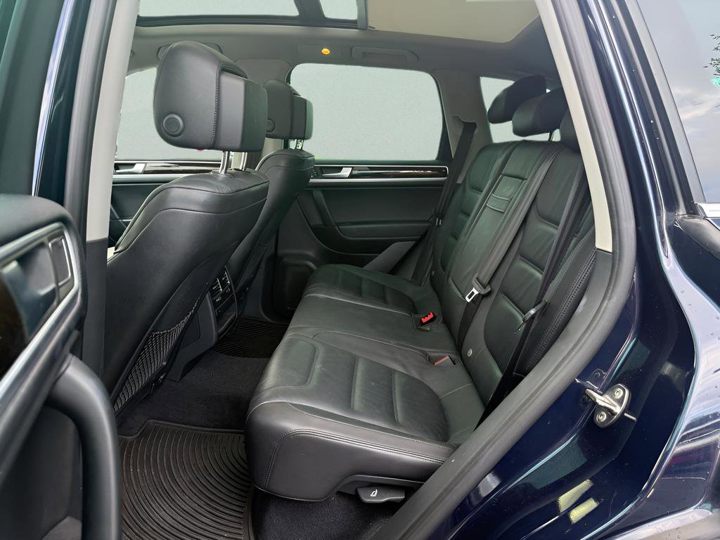 Used 2014 Volkswagen Touareg Sport AWD/4WD image 11