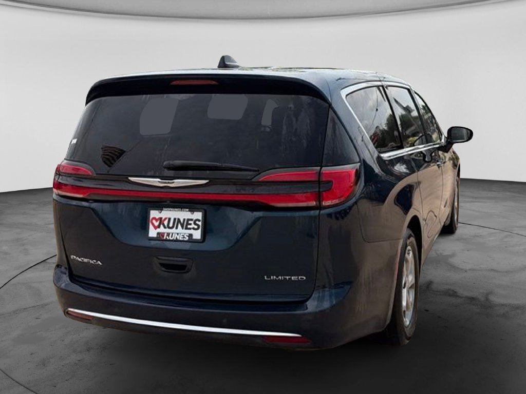 Used 2024 Chrysler Pacifica Limited FWD image 10