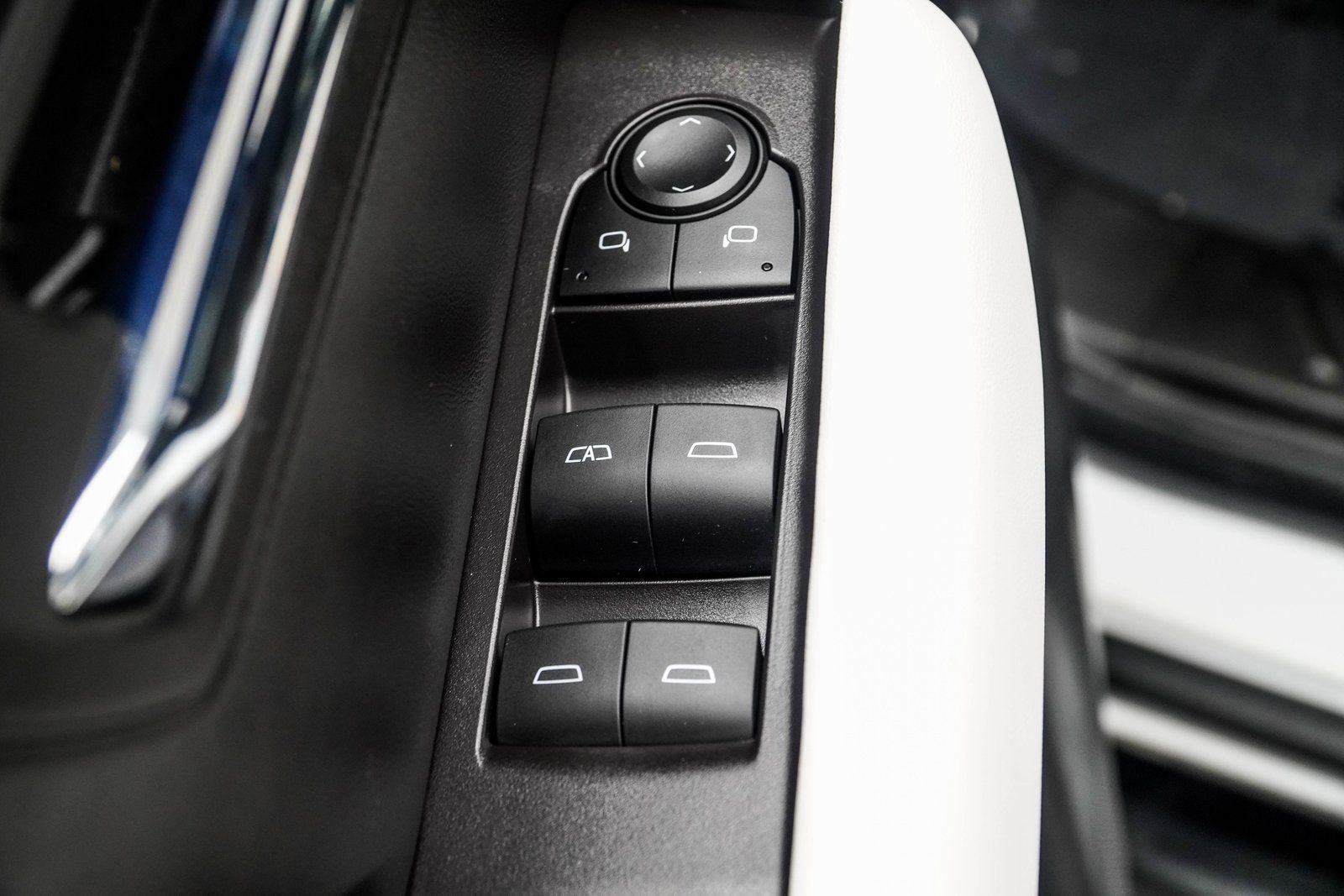 Used 2024 GMC Canyon AT4X image 33
