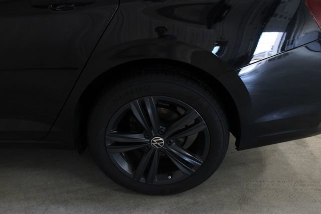 Used 2024 Volkswagen Jetta SE w/ Panoramic Sunroof Package FWD image 28