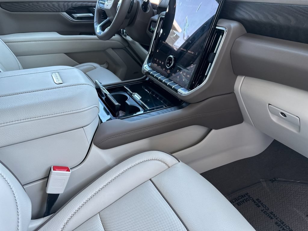 Used 2026 GMC Yukon Denali RWD image 16