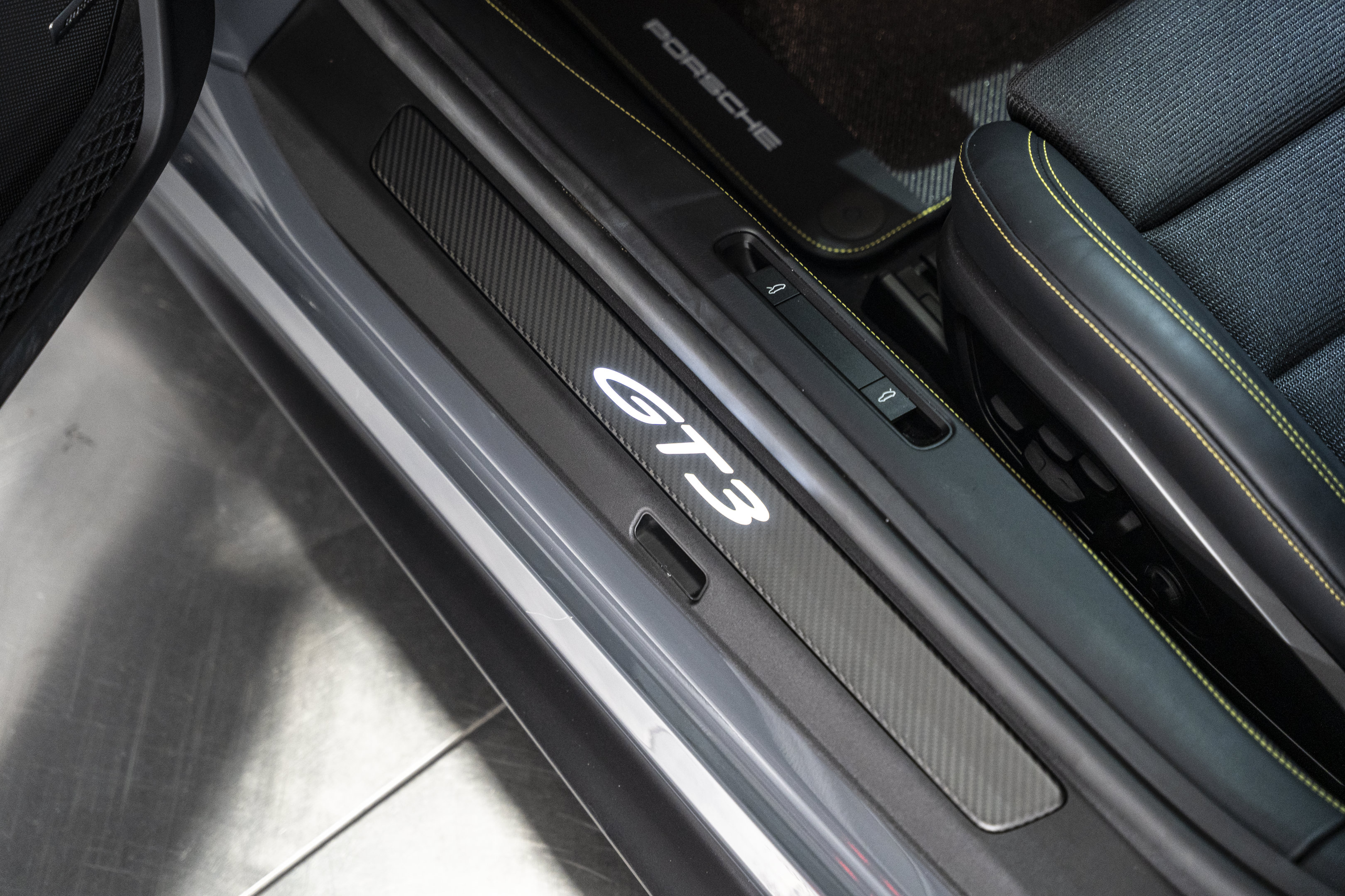 Used 2025 Porsche 911 GT3 RWD image 28