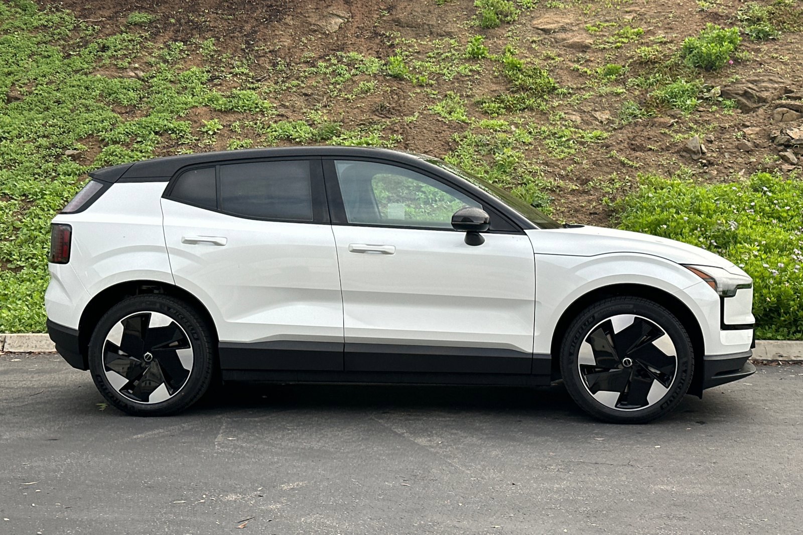 New 2026 Volvo EX30 Plus AWD/4WD image 4