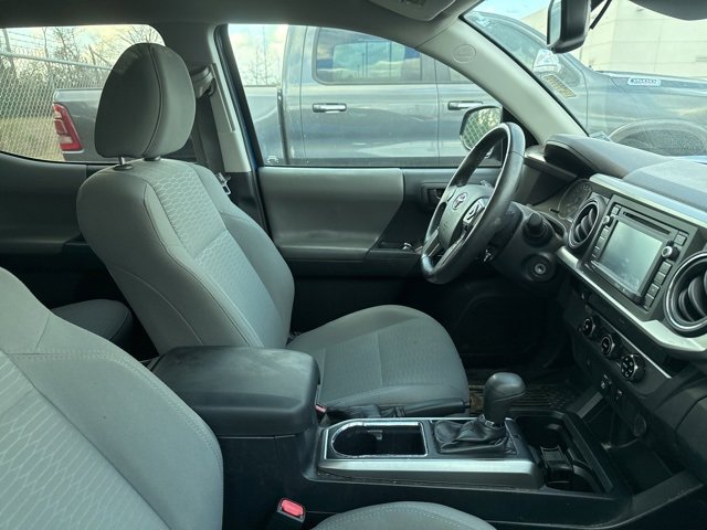 Used 2018 Toyota Tacoma SR5 image 2