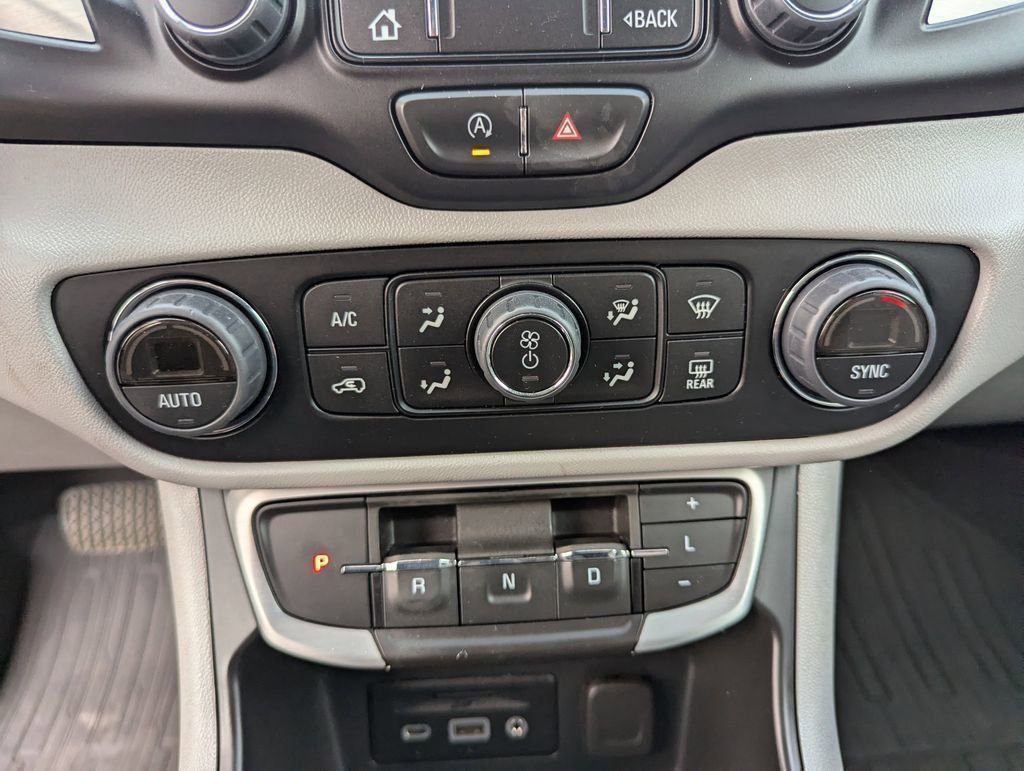 Used 2023 GMC Terrain SLT w/ Infotainment Package II image 25