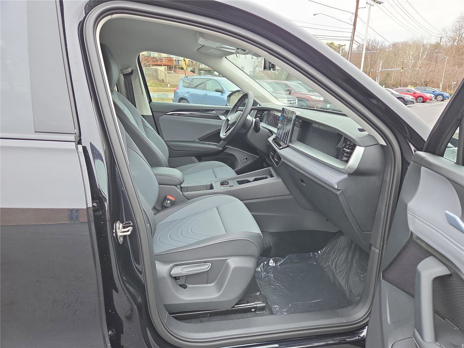 New 2026 Volkswagen Tiguan SE image 28