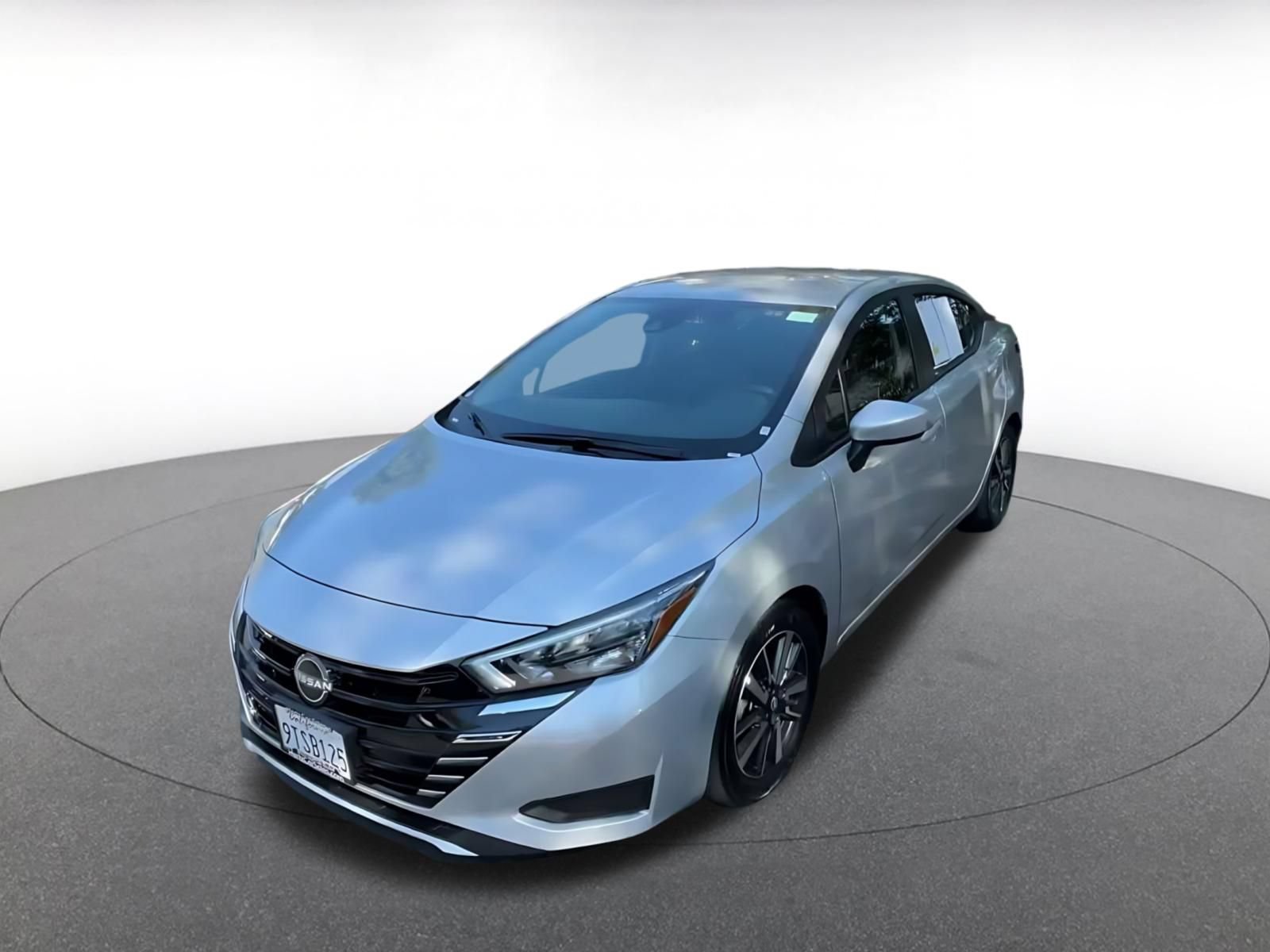 Used 2025 Nissan Versa SV FWD image 6