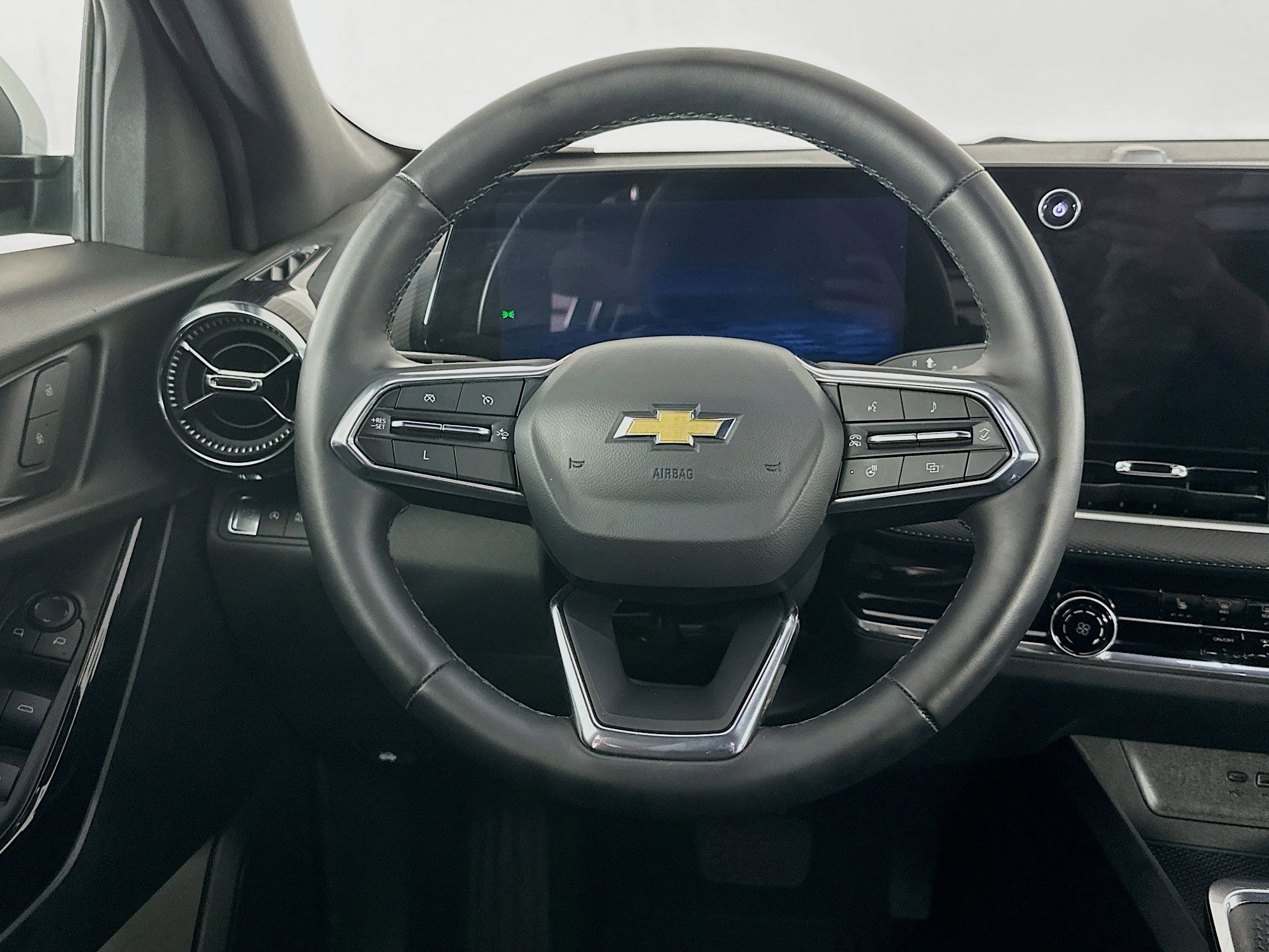 Used 2025 Chevrolet Equinox LT image 18