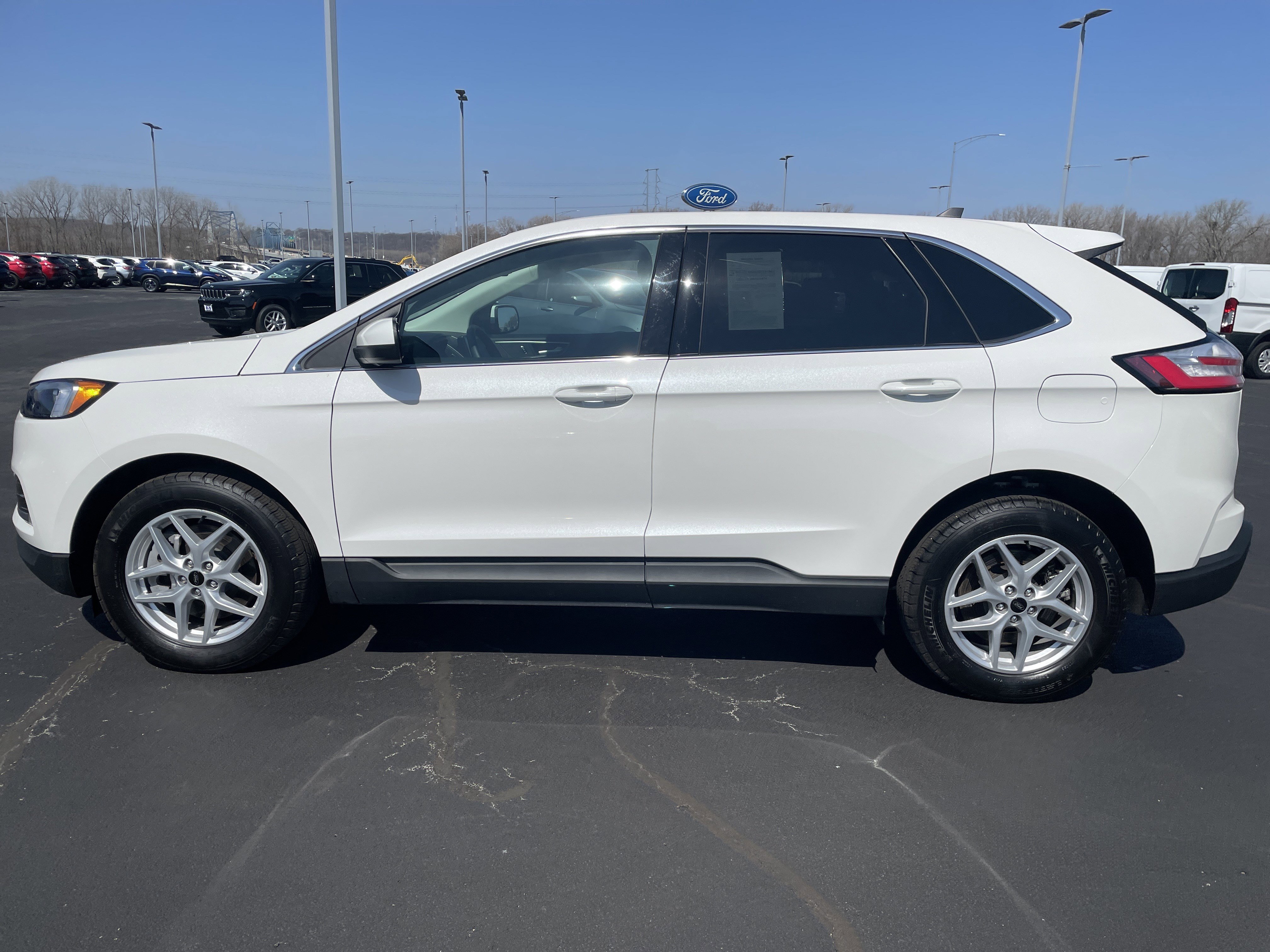 Used 2024 Ford Edge SEL w/ Convenience Package image 2