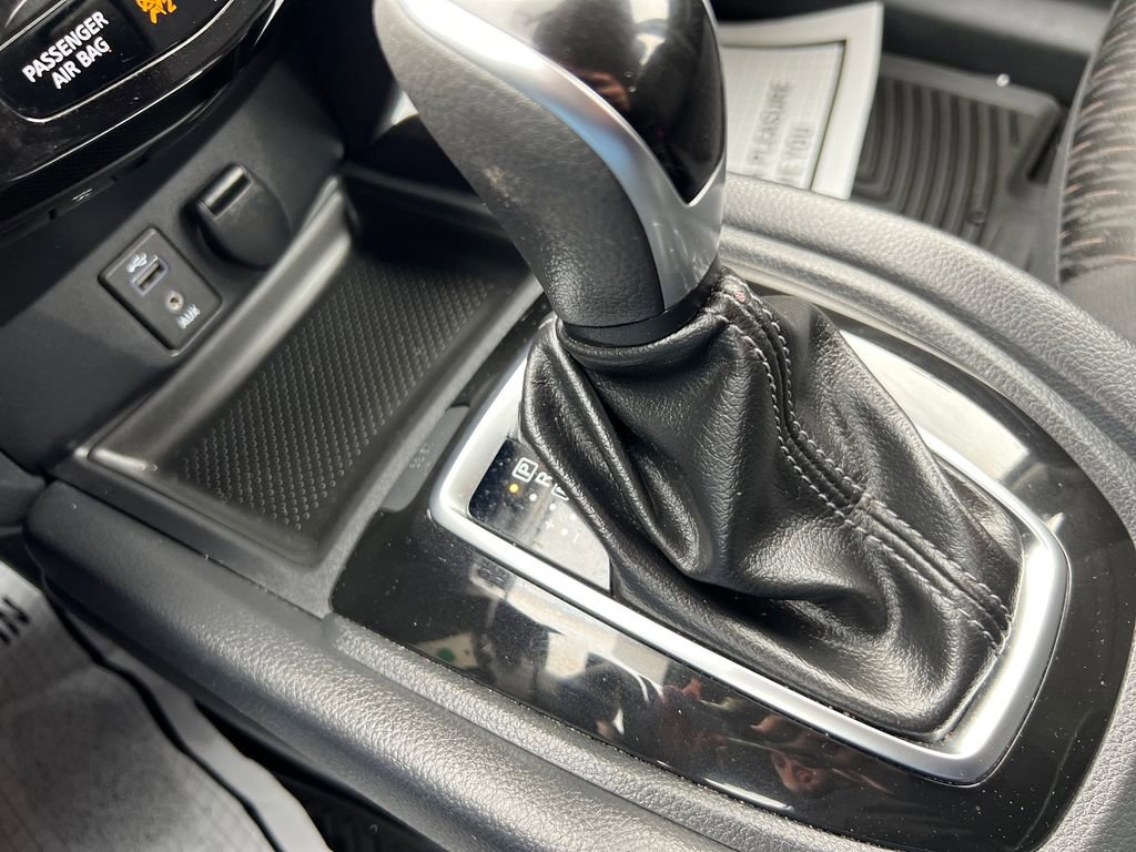 Used 2017 Nissan Rogue S image 25