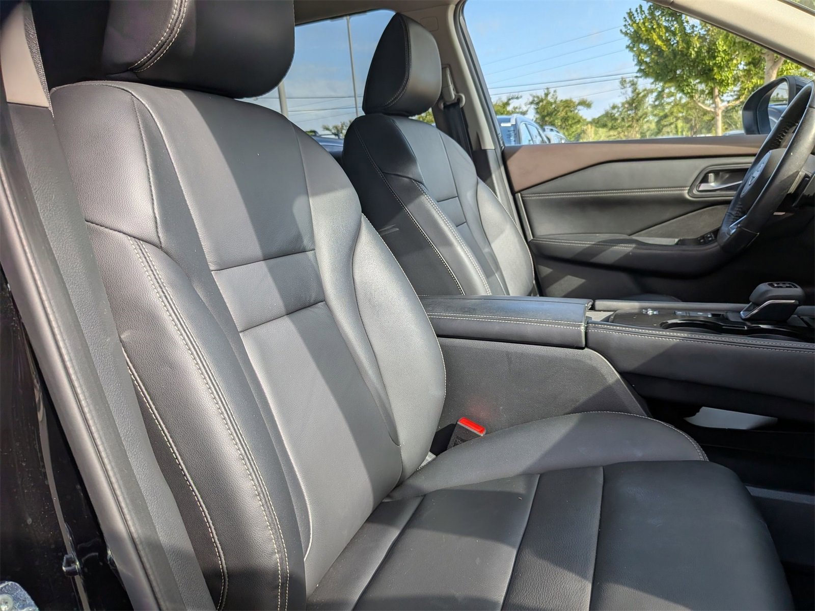 Used 2023 Nissan Rogue SL image 38