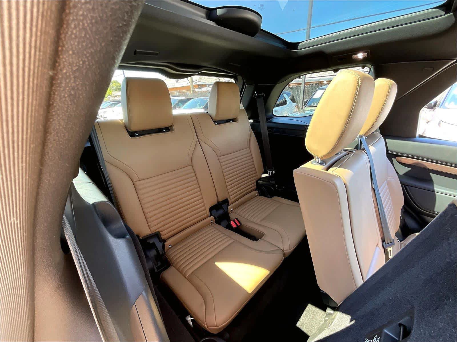 Used 2025 Land Rover Discovery Dynamic SE AWD/4WD image 31