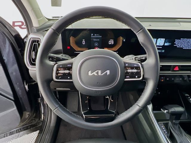 Used 2025 Kia Sorento S w/ Panoramic Sunroof Package FWD image 12