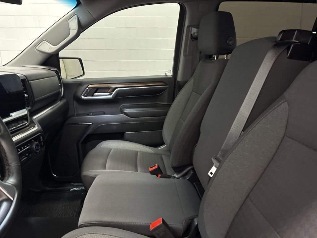 Used 2024 Chevrolet Silverado 1500 RST AWD/4WD image 19