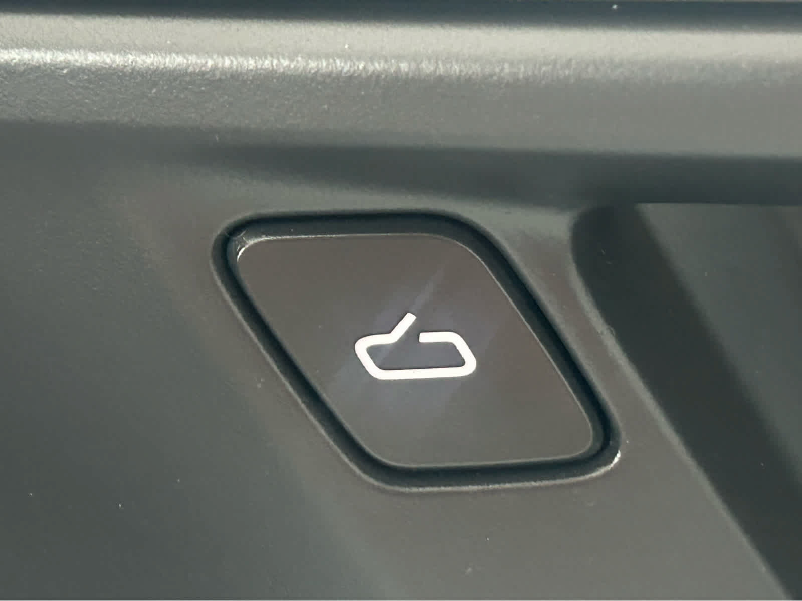 Used 2026 Rivian R1S Adventure AWD/4WD image 26