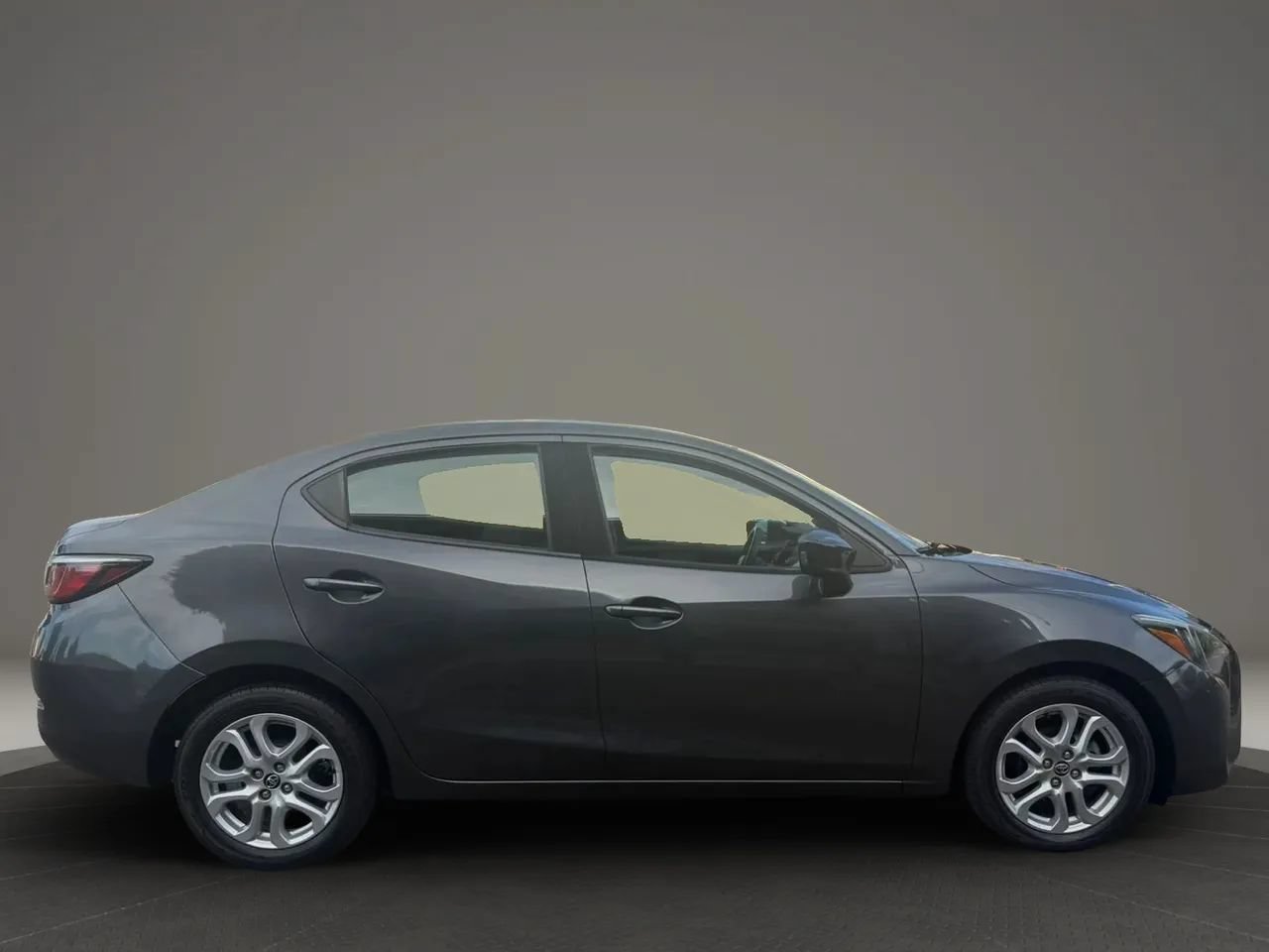 Used 2017 Toyota Yaris iA FWD image 4