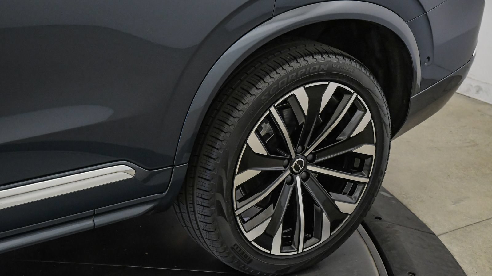 Certified 2026 Volvo XC90 B6 Plus w/ Protection Package AWD/4WD image 11