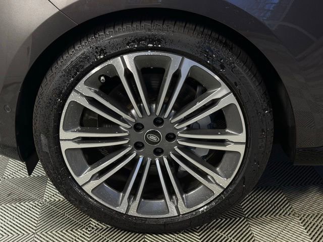 New 2025 Land Rover Range Rover SE image 15