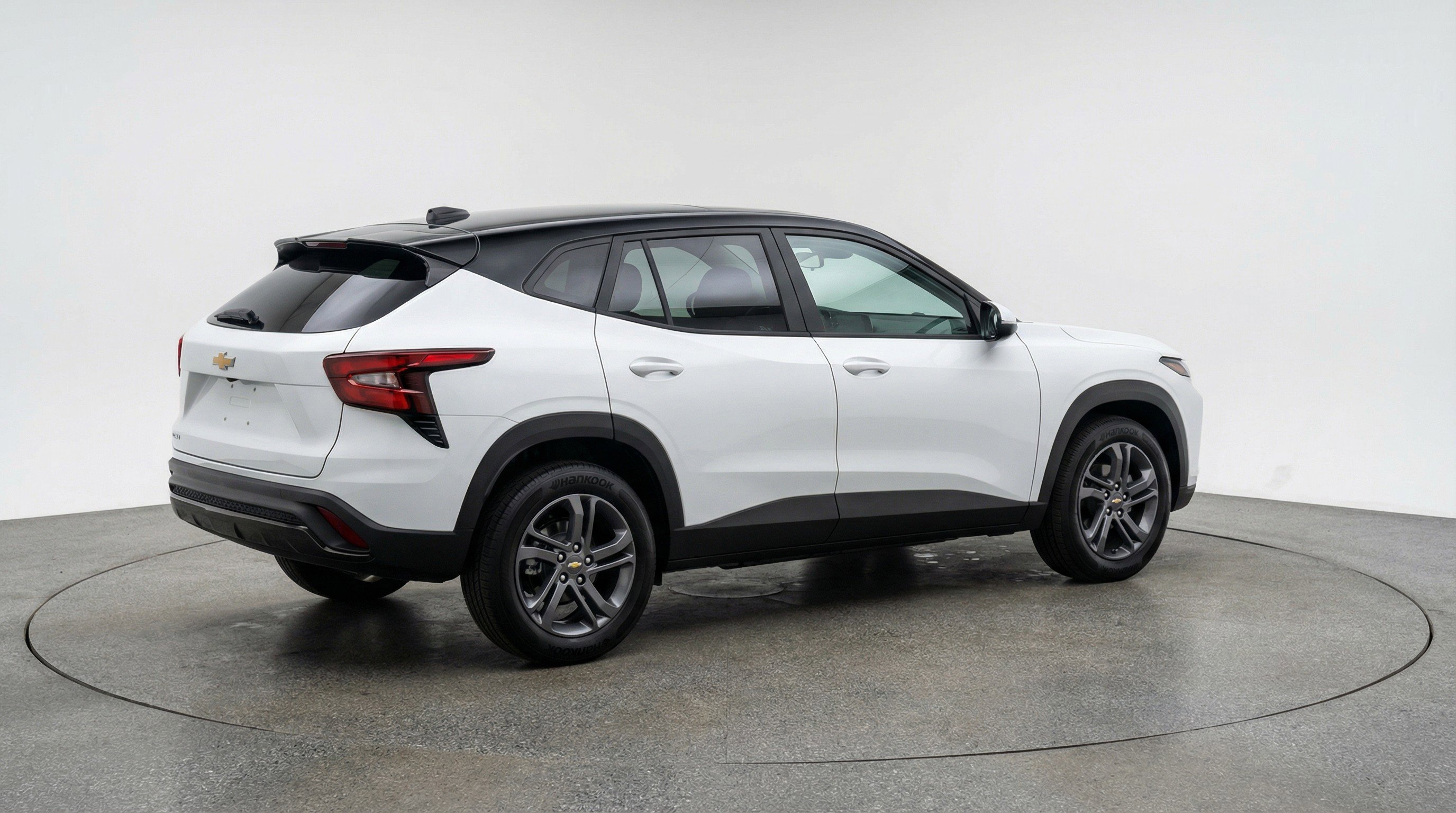 Used 2025 Chevrolet Trax LT FWD image 9