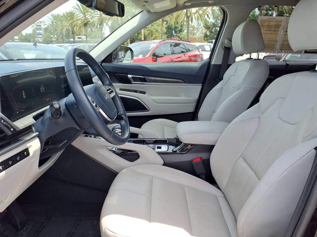 Certified 2024 Kia Telluride EX w/ EX Captain's Chair Package FWD image 6